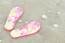 Flip Flops In The Sand Royalty Free Stock Images Flip Flops In The Sand Royalty Free Stock Images