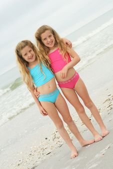 Twin Sisters At The Beach Vertical Angle Stock Photos