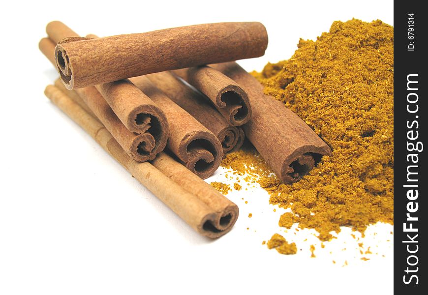 Some cinnamon sticks and curry, a devine combination. Some cinnamon sticks and curry, a devine combination