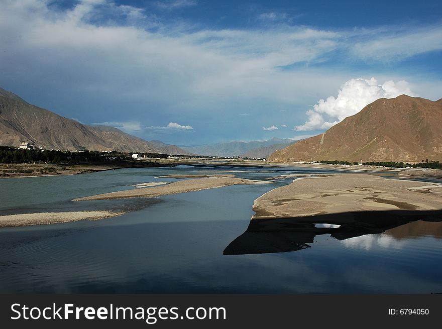 Beautiful scenery over the Lhasa River in Tibet