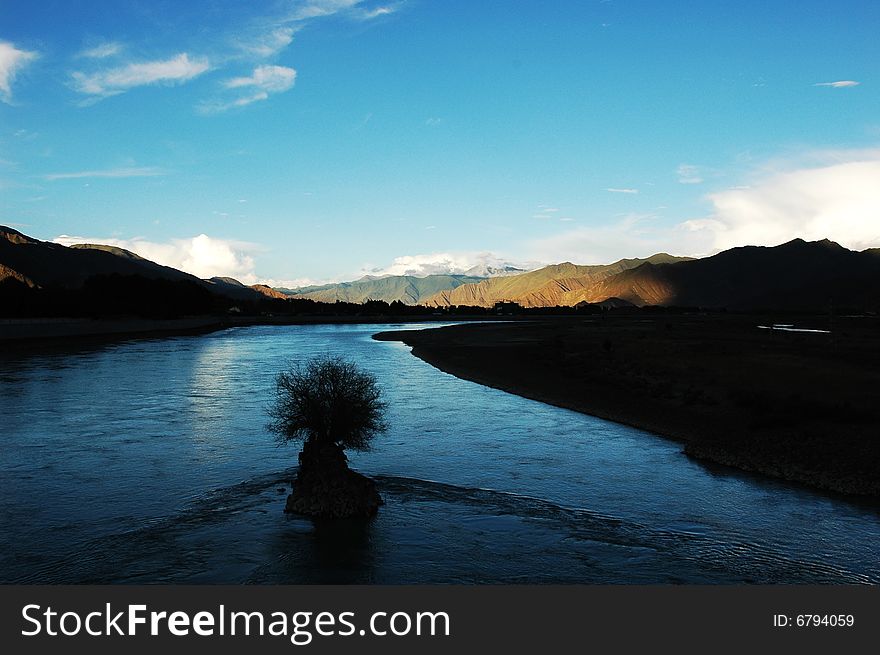 Beautiful scenery over the Lhasa River in Tibet