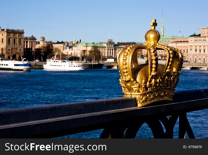 Picture of gold crown in Stockholm City