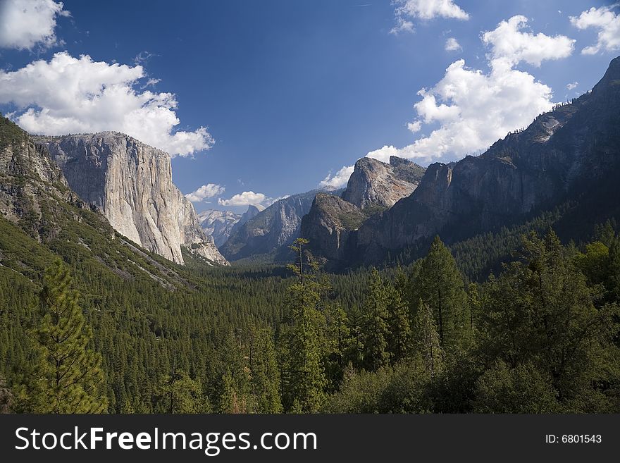 Yosemite valley in the early autumn. Yosemite valley in the early autumn