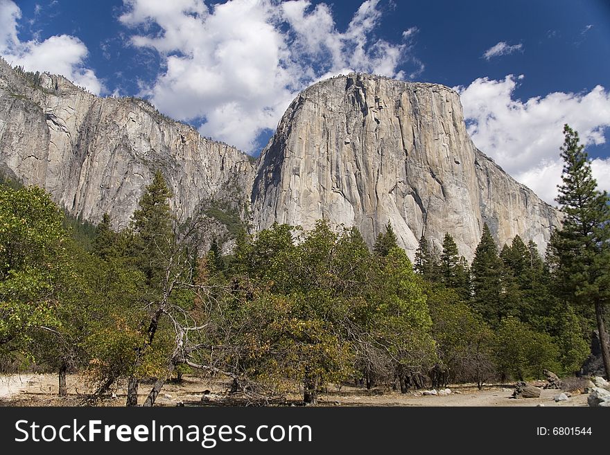 Yosemite valley in the early autumn. Yosemite valley in the early autumn