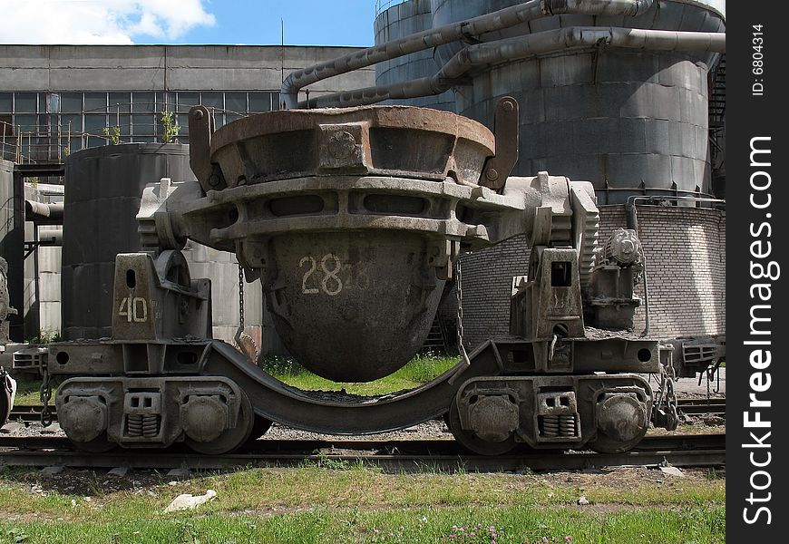 Trolley for export of hot slag. Waits while it will be cooled up to necessary temperature. Trolley for export of hot slag. Waits while it will be cooled up to necessary temperature.