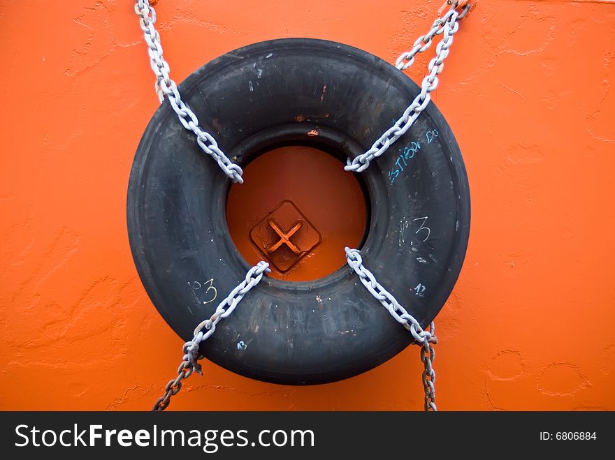 A chain fixed tire on a ship. A chain fixed tire on a ship