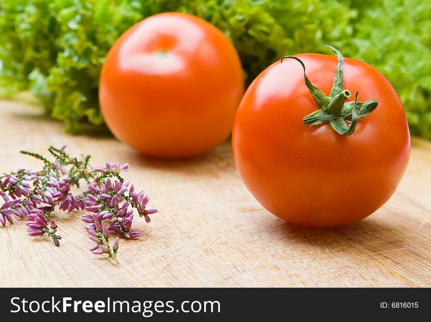 Tomatoes and lettuce on a wooden board