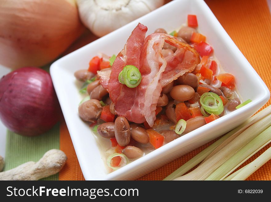 A fresh stew with beans and peppers