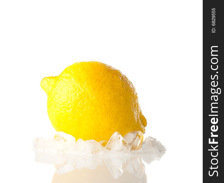 One lemon with ice