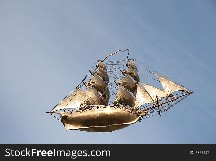 Flying gold ship (Flying Dutch)