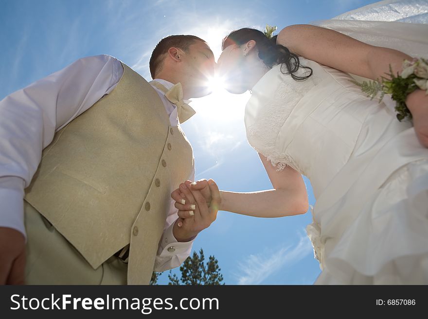 Kiss of the couple through the sun