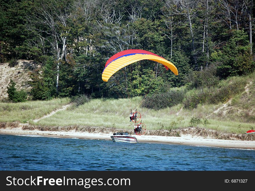 Para-gliders floating over the lake shore. Para-gliders floating over the lake shore.