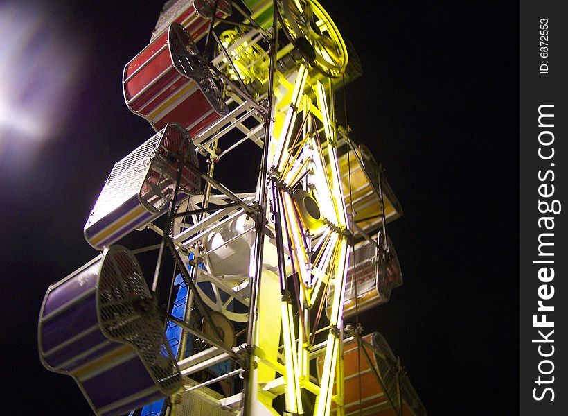 Colorfast Moving Amusement Park Ride - Vertical