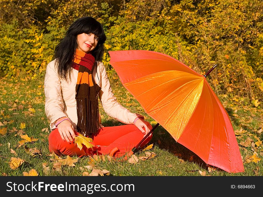 Young woman in the autumn park