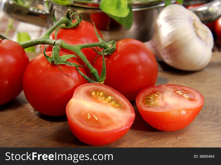 Raw cutted tomatos on a kitchen board