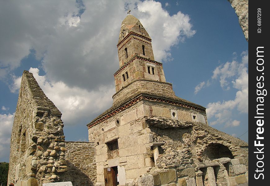 Tour. Church of Densus a city in the country Hateg is located at a few kilometers of Ulpia Traiana Sarmisegetusa and still keep secrets.. so that no one can say with certainty when it was built. Certainly 1 thing: this is currently the oldest church in Romania