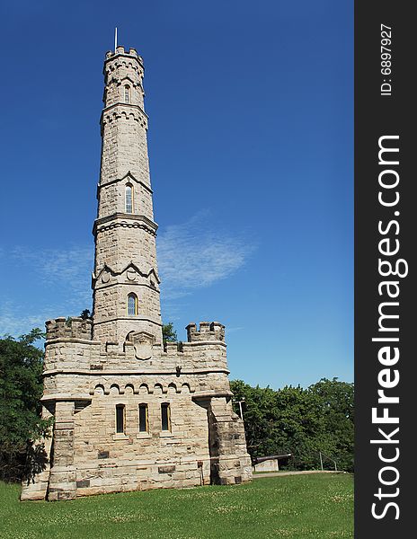 A very tall monument from the 1813 battle between the British and
American troops. A very tall monument from the 1813 battle between the British and
American troops.