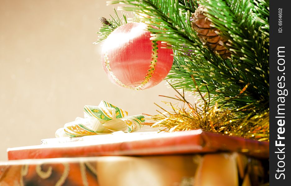 Photo of christmas tree and ball.
