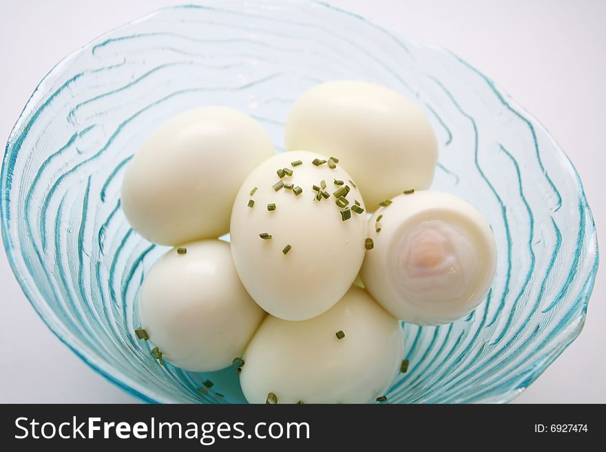 Some cooked eggs in a blue bowl