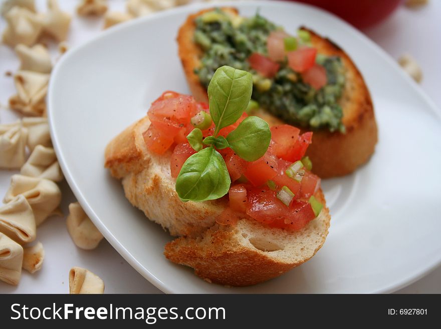 A breakfast of fresh bread with tomatoes and pesto
