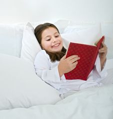 Girl Reading In Bed Stock Photography Girl Reading In Bed Stock Photography