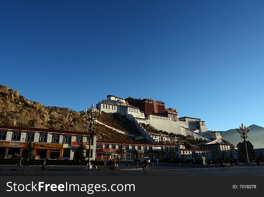 Budala Palace is the famoust architecture in Lhasa