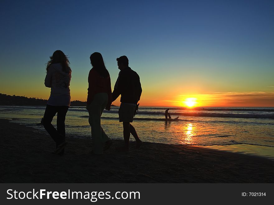 Beaachgoers at sunset, La Jolla shore, San Diego, California