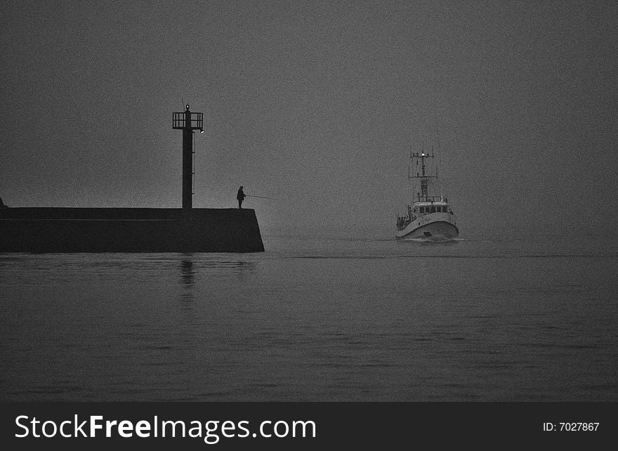 Ships entering the port during fog. Noise imitate the film and film are intentional. Ships entering the port during fog. Noise imitate the film and film are intentional.