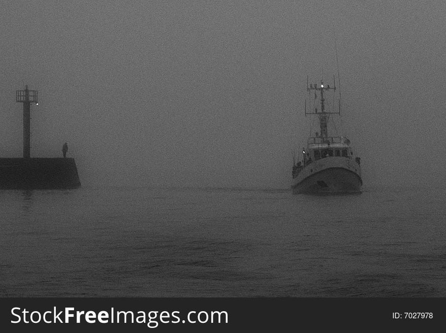 Ships in port (fog)