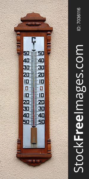 The thermometer shows the temperature in autumn