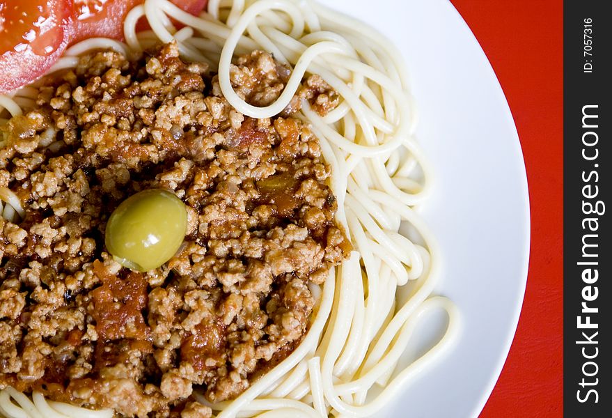 Fresh spaghetti with meat and tomato sauce