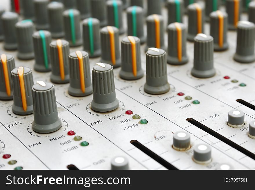 Audio mixing board