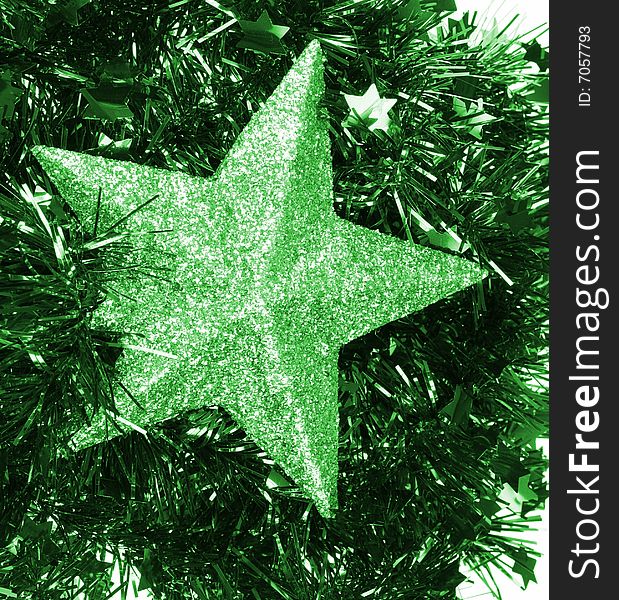 Green flickering star laying on green christmas chain