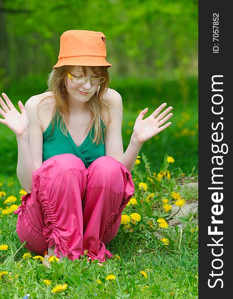 Confusion girl in orange bonnet