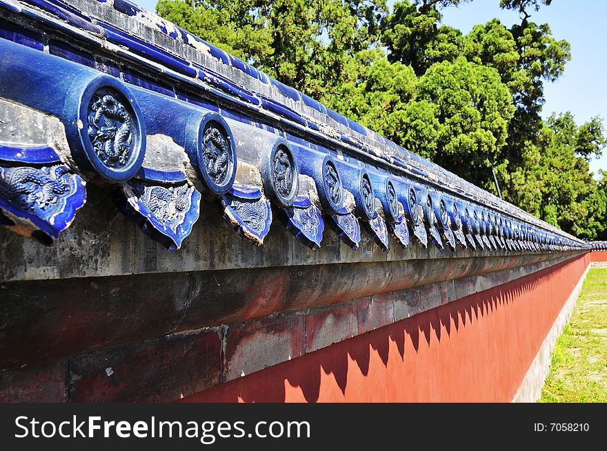 Ancient chinese building with dragon statue,glaze tile in chinese ancient wall. Ancient chinese building with dragon statue,glaze tile in chinese ancient wall