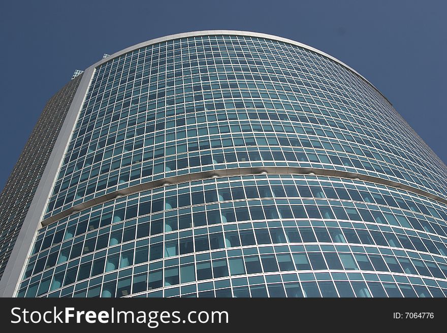 Building completely consisting of glass windows