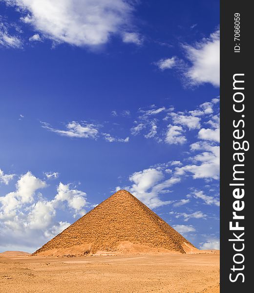 Panoramic of the know as the Red Pyramid due the color of its stone. Panoramic of the know as the Red Pyramid due the color of its stone.
