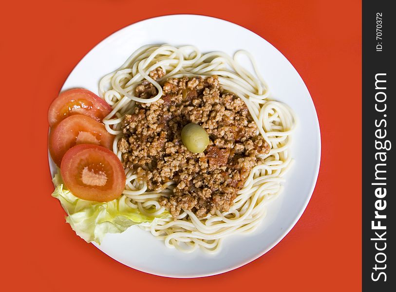 Fresh spaghetti with meat and tomato sauce