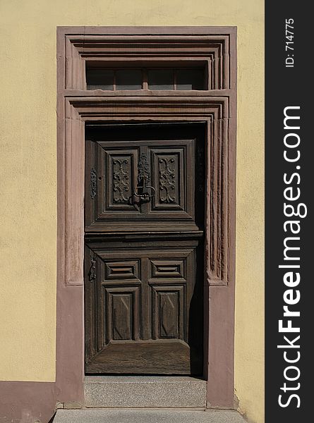 This beautiful dark-brown door can be found in the small town of Blieskastel in the Saarland area of Germany. This beautiful dark-brown door can be found in the small town of Blieskastel in the Saarland area of Germany.
