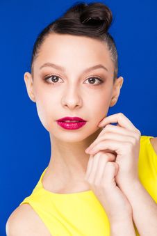 Portrait Of Girl With Make-up In Yellow Dress Royalty Free Stock Images Portrait Of Girl With Make-up In Yellow Dress Royalty Free Stock Images