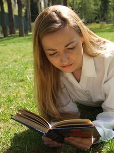 Woman Reading On The Grass Stock Images Woman Reading On The Grass Stock Images