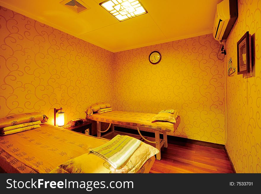 A yellow massage room with nobody