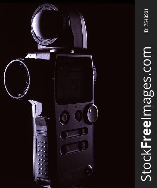 Flash meter on a black background with the contours