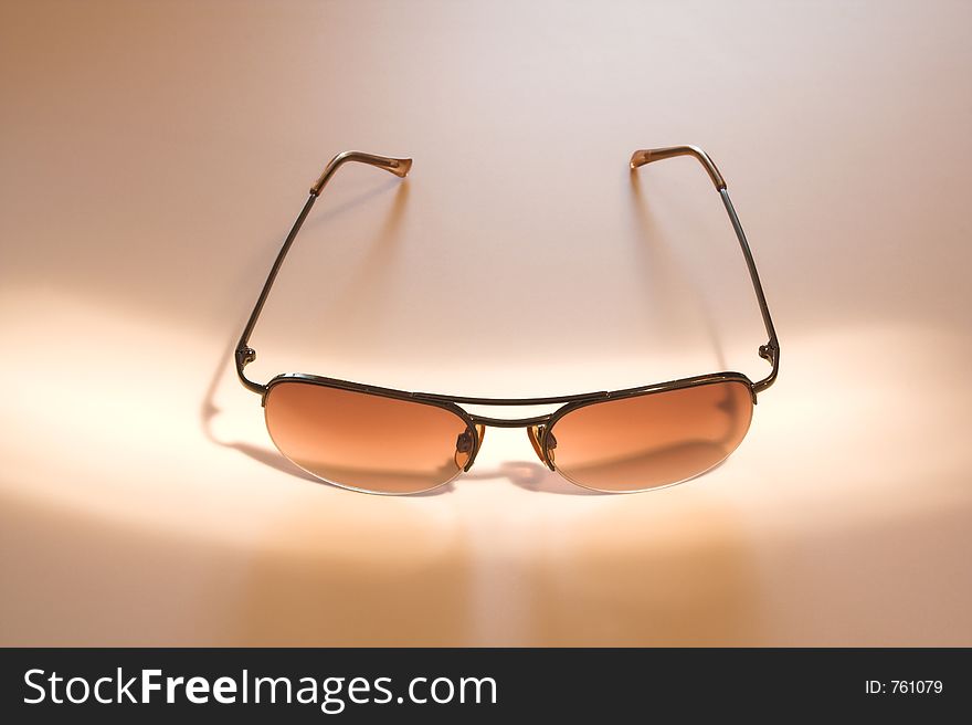 Light painting technique of sunglasses