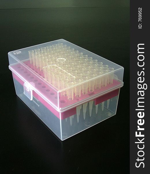 Laboratory tips in a box,vetical