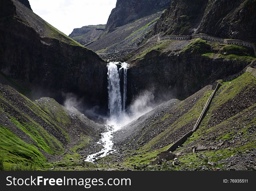 The famous view of Changbai Moutain. Changbai Waterfall isi at the end of Tianchi lake whcih is on the top of Changbai Mountain. Water from Tianchi Lake drop down with huge voice and frog. It's beatiful.