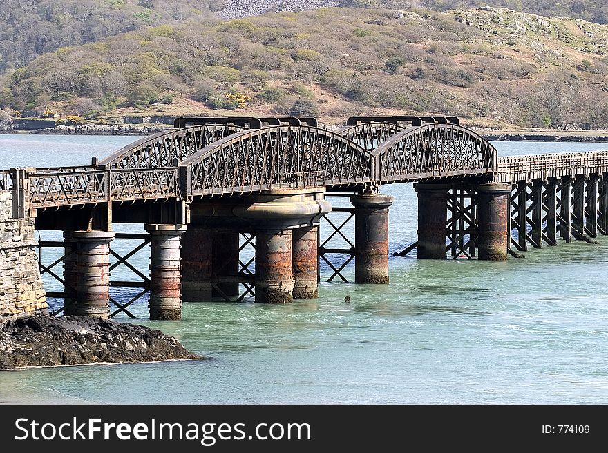 Main span of railway bridge