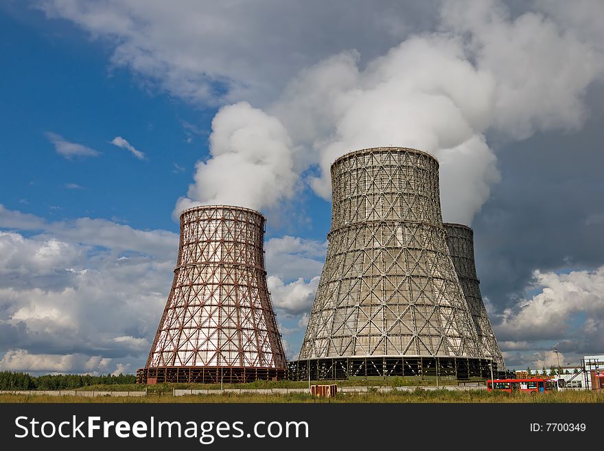 Power station, water condensating towers