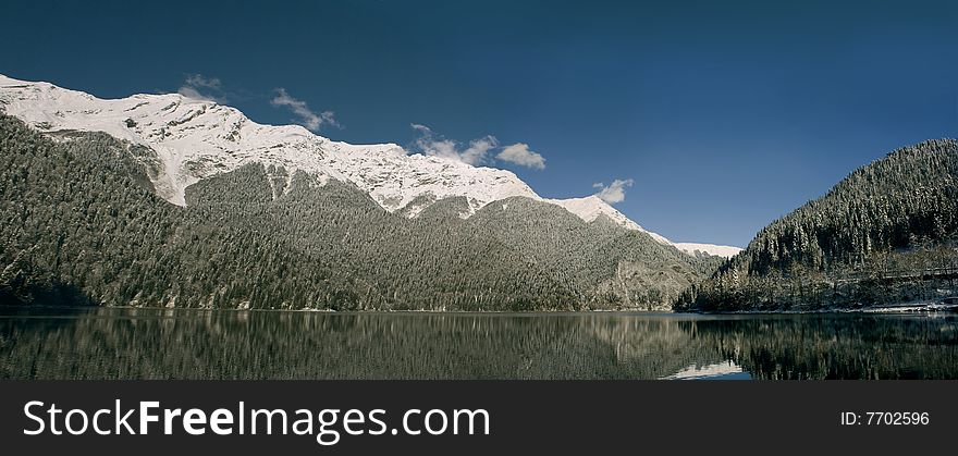 The majestic mountain lake photo