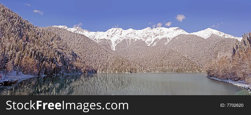 the majestic mountain lake photo